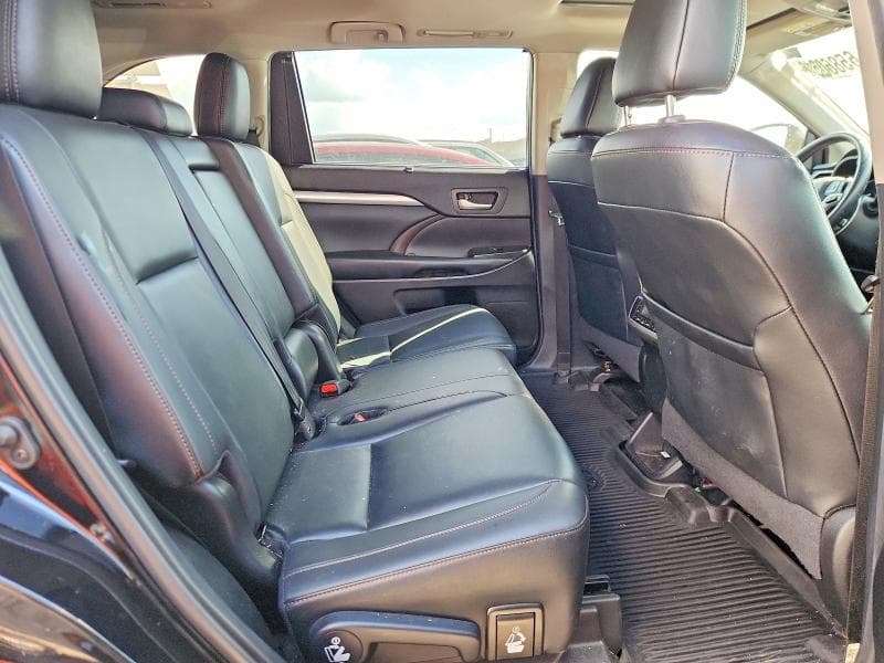 2019 TOYOTA HIGHLANDER XLE 11
