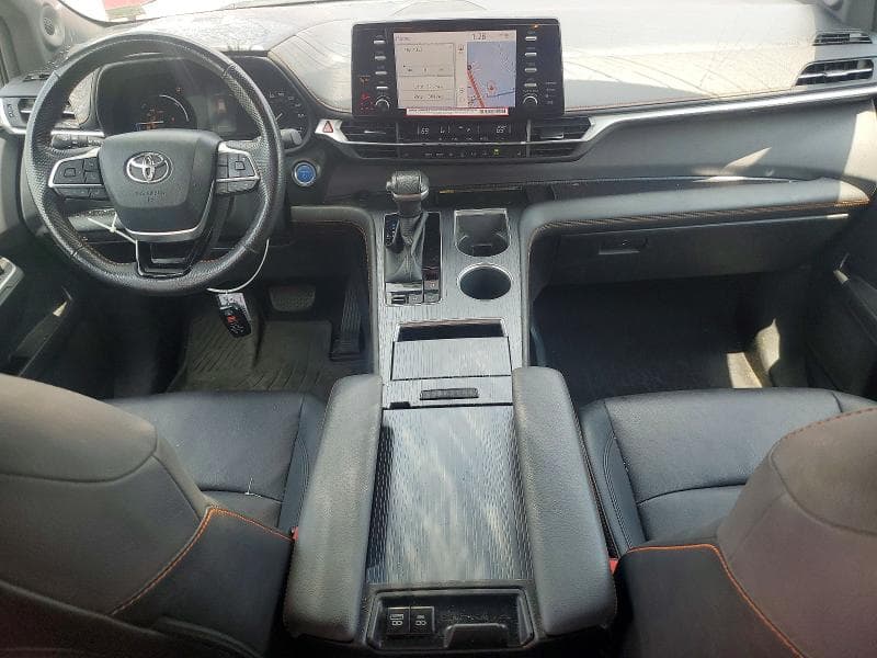 2022 TOYOTA SIENNA XSE 8