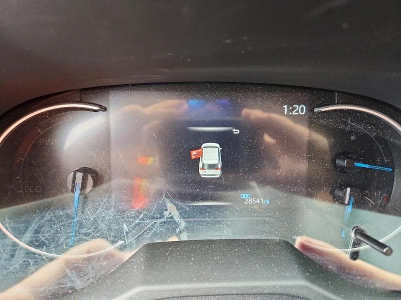 2024 TOYOTA RAV4 HYBRID XLE 9