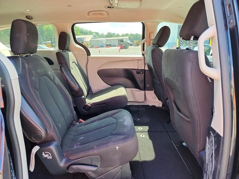 2017 CHRYSLER PACIFICA TOURING 11