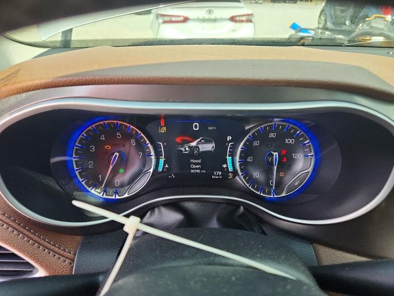 2017 CHRYSLER PACIFICA LIMITED 9
