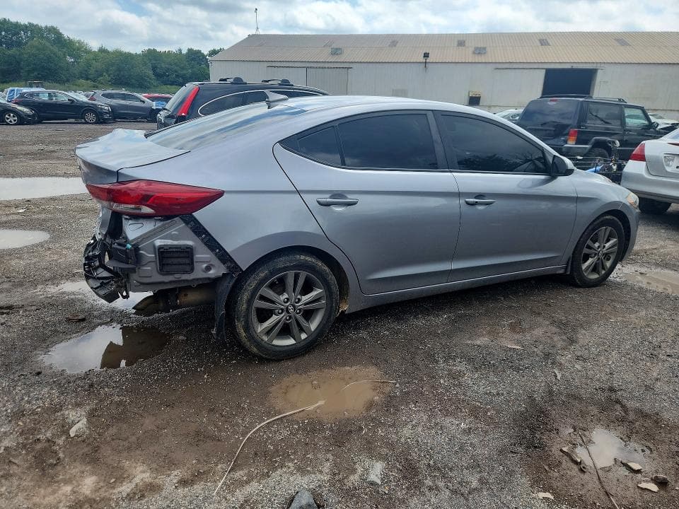 2017 HYUNDAI ELANTRA SE 3