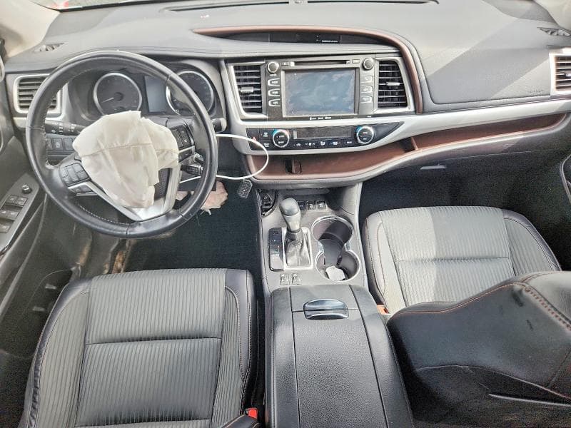2018 TOYOTA HIGHLANDER LE 8