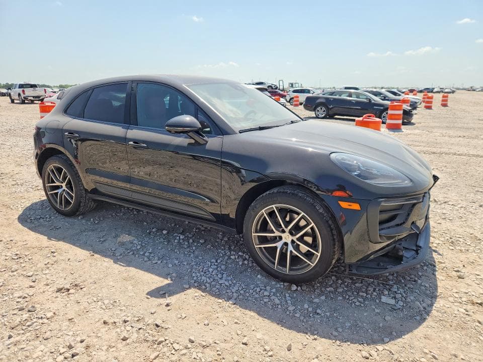 2024 PORSCHE MACAN BASE 4