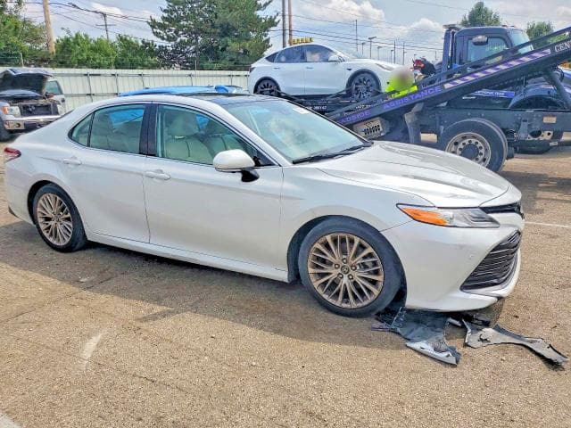 2019 TOYOTA CAMRY XLE 4