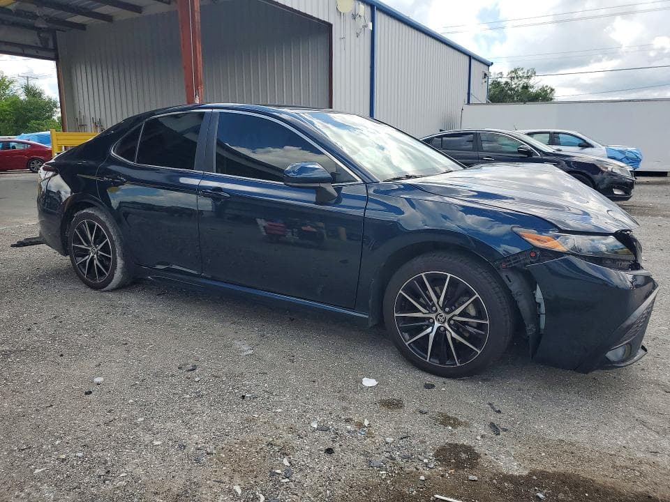 2021 TOYOTA CAMRY SE 4
