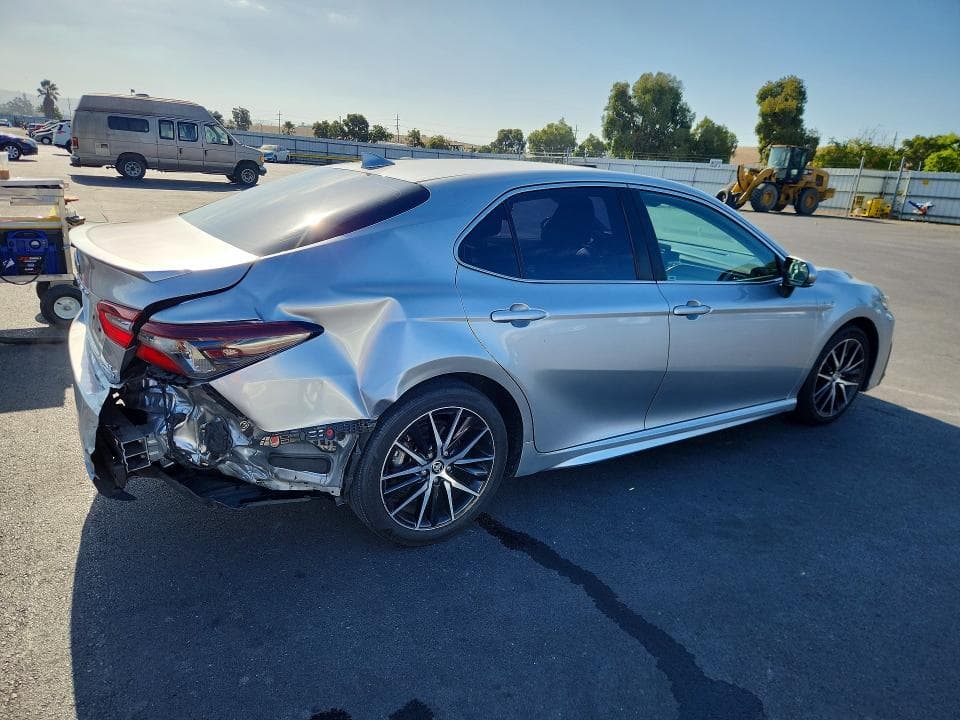 2021 TOYOTA CAMRY SE 3
