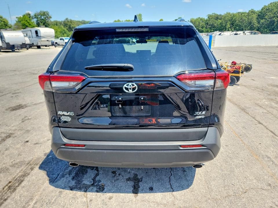 2025 TOYOTA RAV4 XLE PREMIUM 6