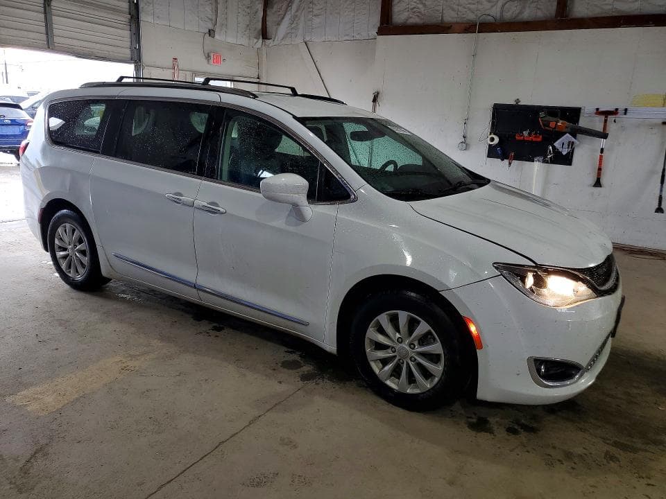 2019 CHRYSLER PACIFICA TOURING L 4