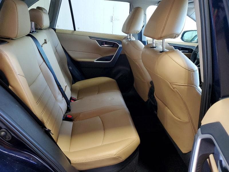2025 TOYOTA RAV4 XLE PREMIUM 11
