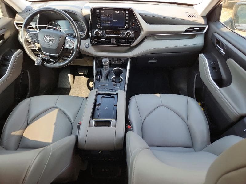 2021 TOYOTA HIGHLANDER XLE 8