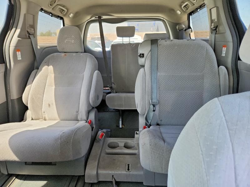 2017 TOYOTA SIENNA LE 10
