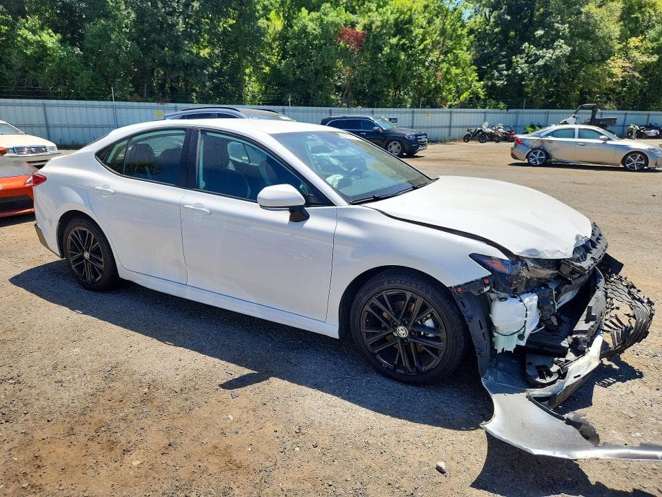 2025 TOYOTA CAMRY SE 4