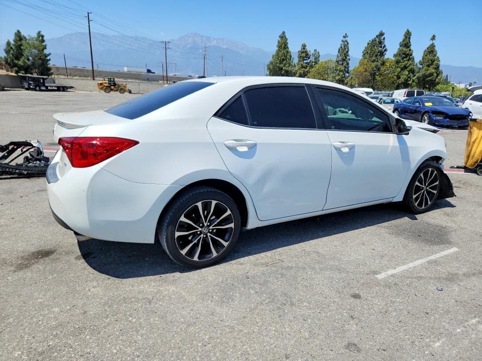 2017 TOYOTA COROLLA SE 3