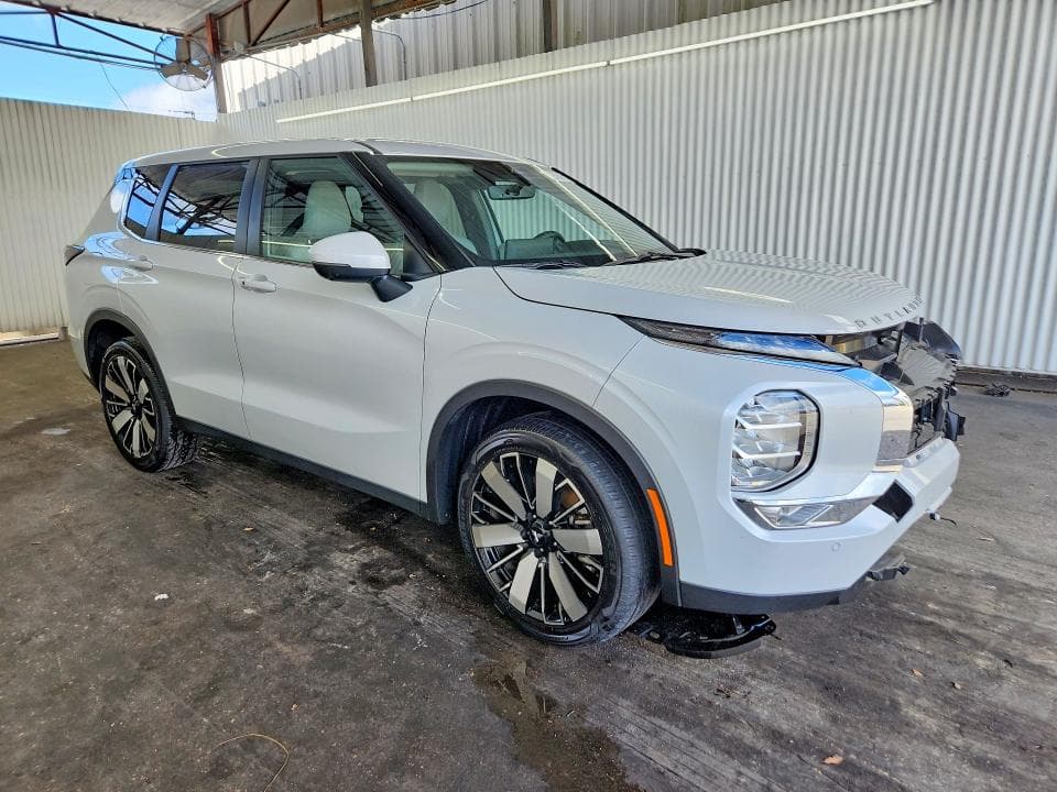 2025 MITSUBISHI OUTLANDER SE 4