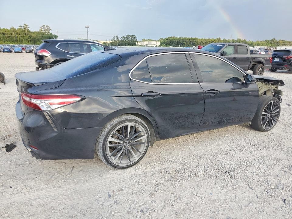2020 TOYOTA CAMRY XSE 3