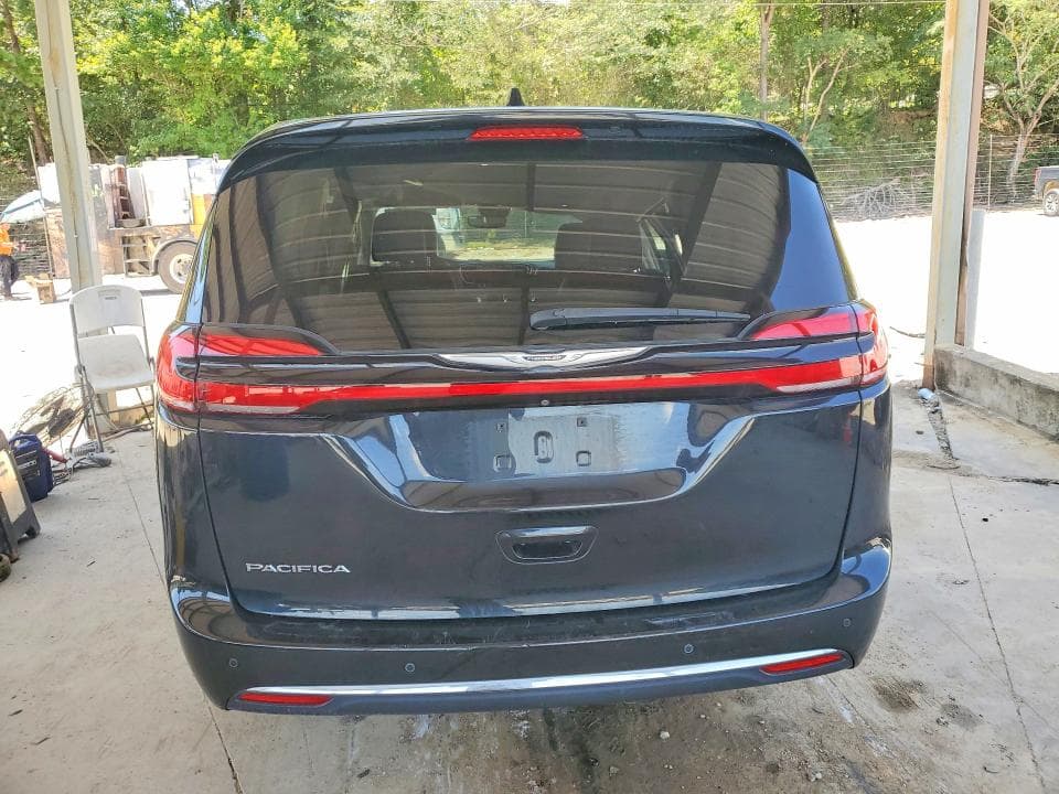 2023 CHRYSLER PACIFICA TOURING L 6