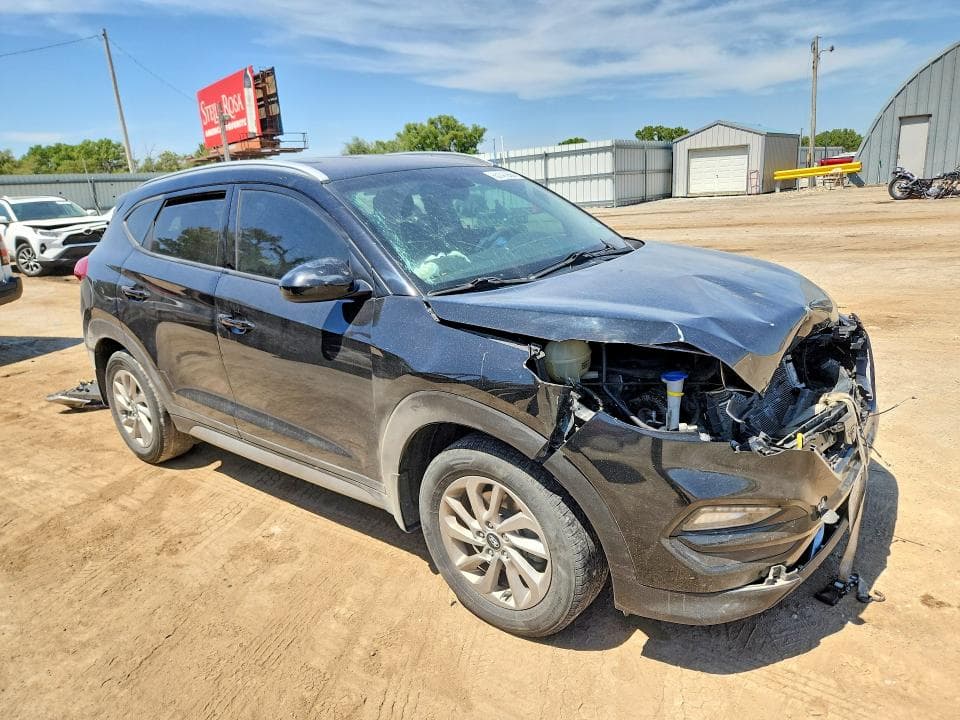 2017 HYUNDAI TUCSON SE 4