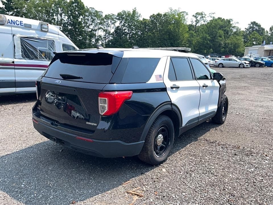 2022 FORD EXLPLORER 4