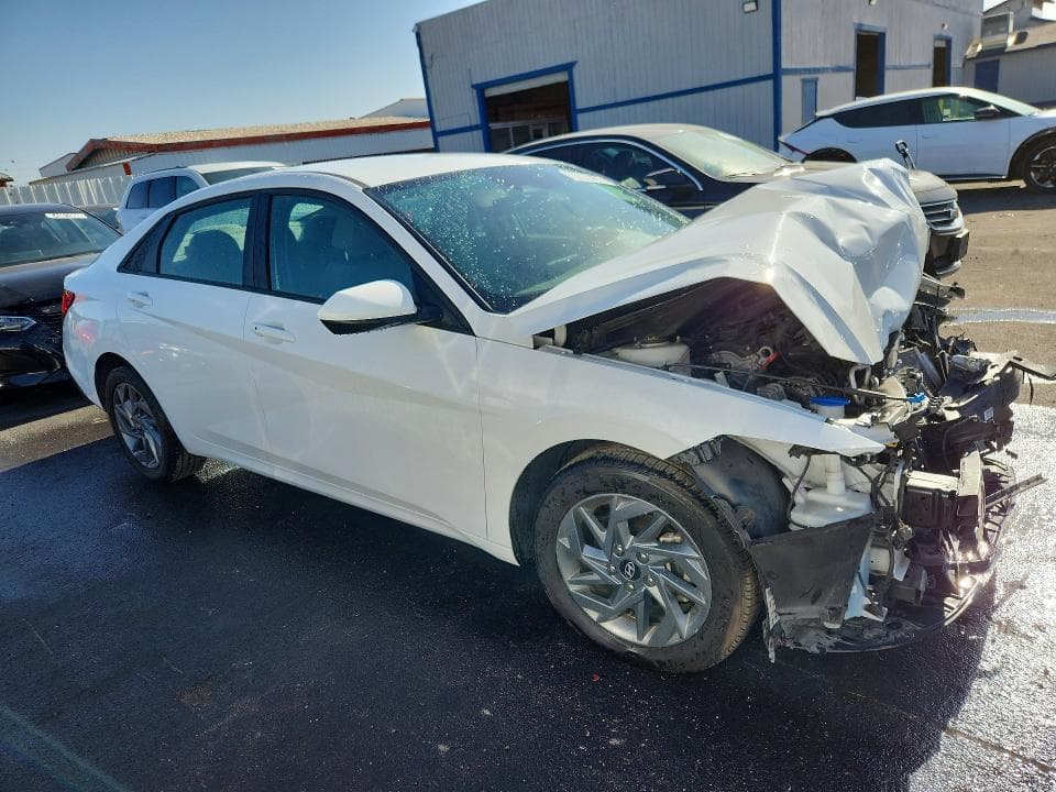 2024 HYUNDAI ELANTRA SEL 4
