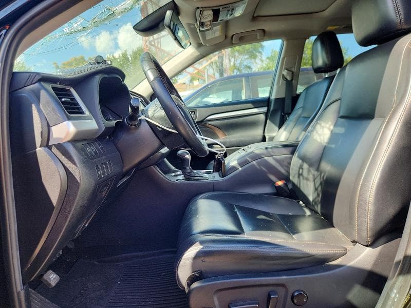 2019 TOYOTA HIGHLANDER XLE 7