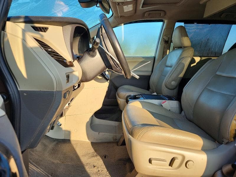 2020 TOYOTA SIENNA XLE PREMIUM 8-PASSENGER 7