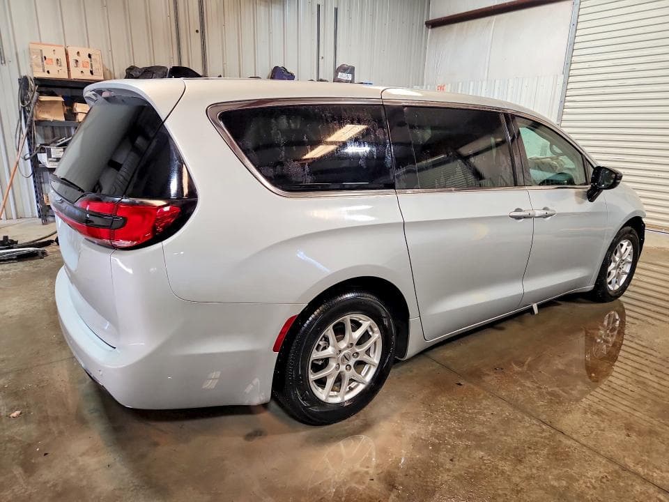 2024 CHRYSLER PACIFICA TOURING L 3