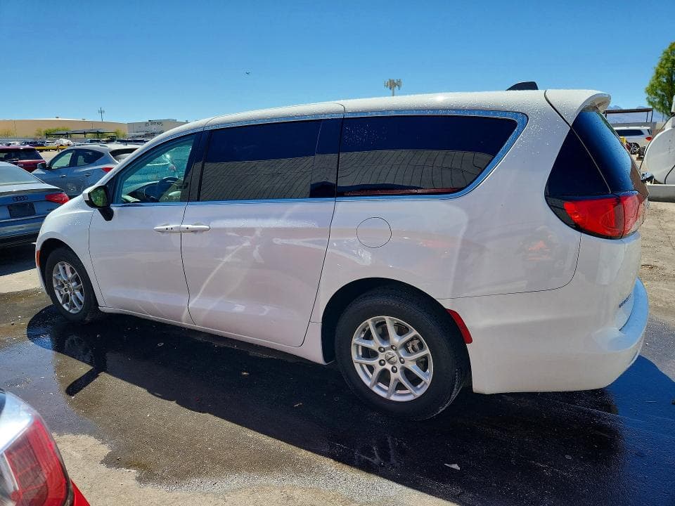 2022 CHRYSLER VOYAGER LX 2