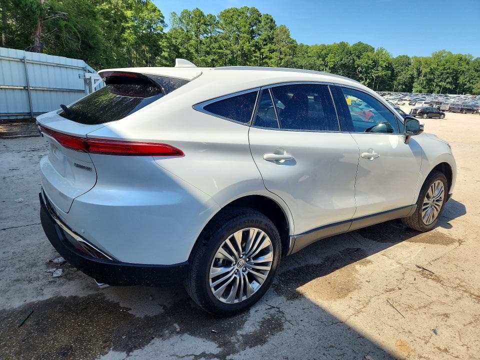 2024 TOYOTA VENZA LIMITED 3