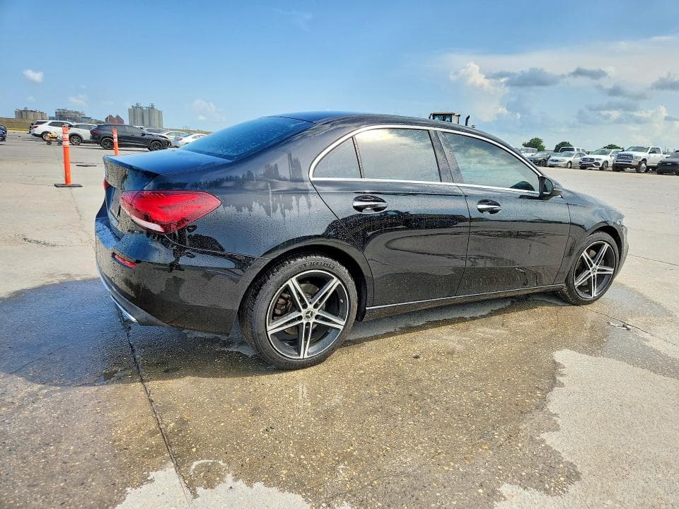 2019 MERCEDES-BENZ A 220 3