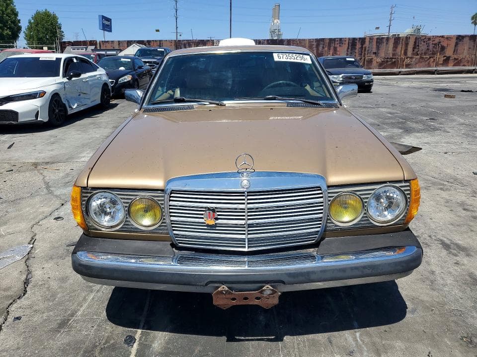 1983 MERCEDES-BENZ 300 CDT 5