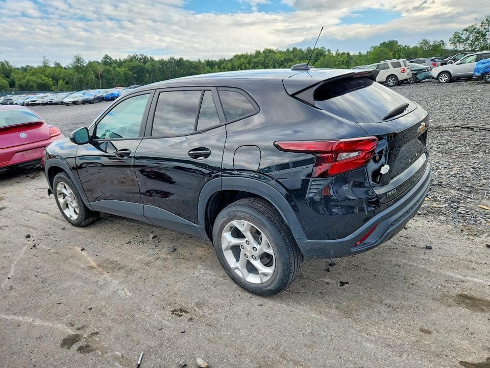 2025 CHEVROLET TRAX LS 2