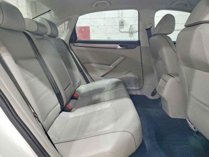 2018 VOLKSWAGEN PASSAT S 10