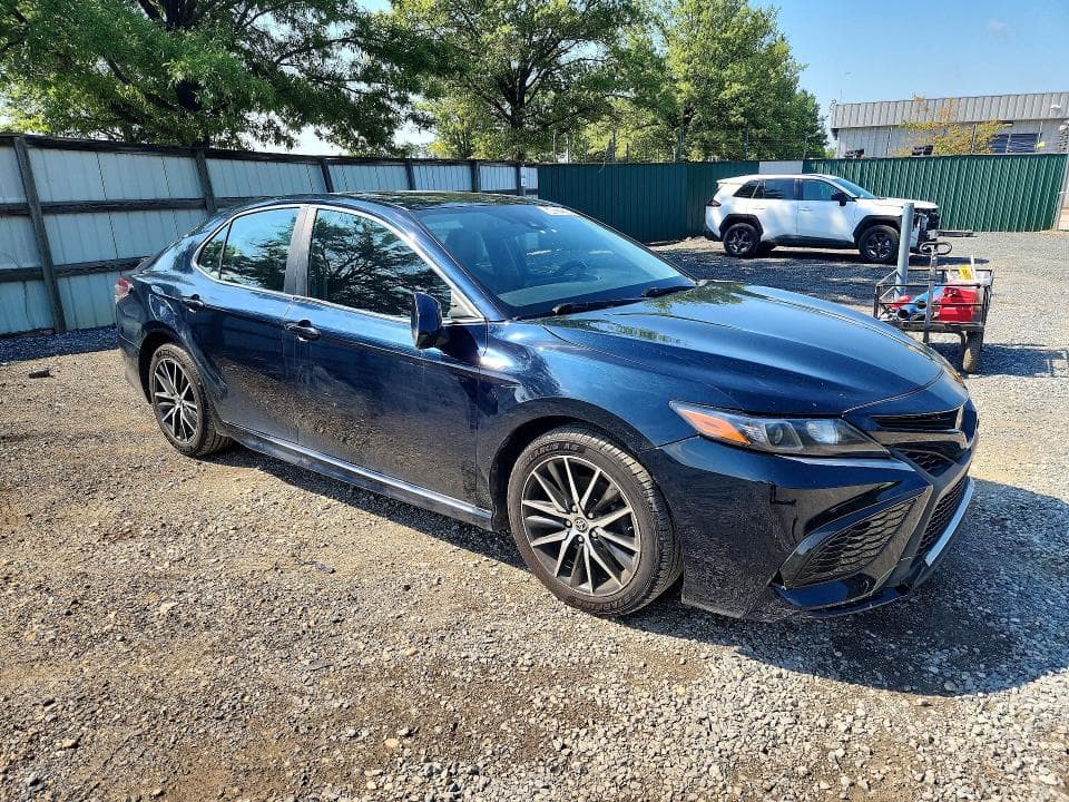2021 TOYOTA CAMRY SE 4