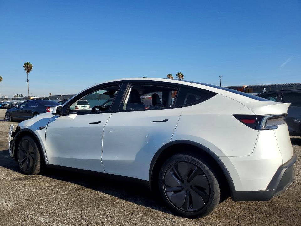 2026 TESLA MODEL Y 2