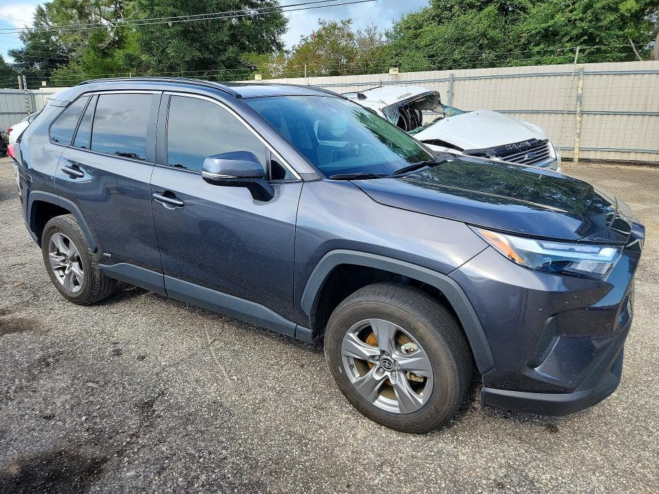 2024 TOYOTA RAV4 HYBRID XLE 4