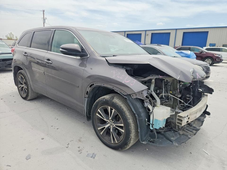 2018 TOYOTA HIGHLANDER LE 4