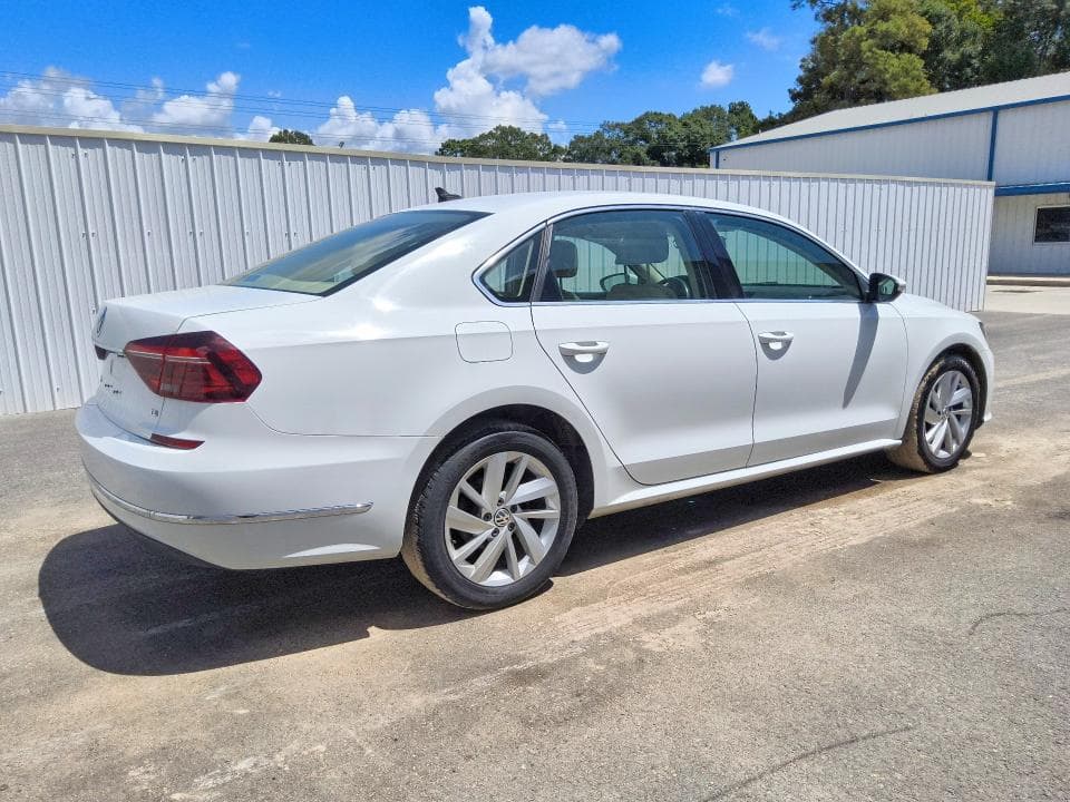 2018 VOLKSWAGEN PASSAT SE 3
