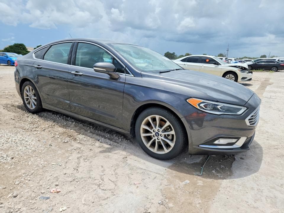 2017 FORD FUSION SE 4