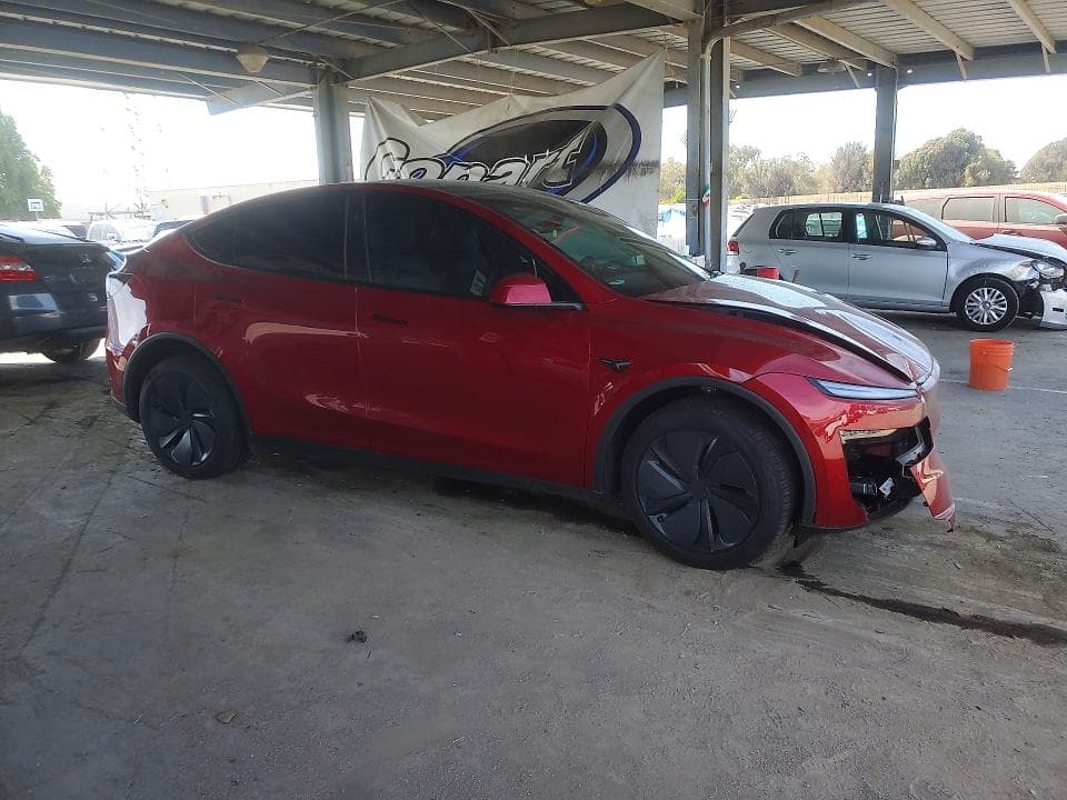 2026 TESLA MODEL Y 4