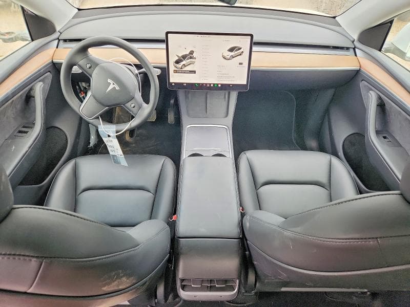 2024 TESLA MODEL Y 8