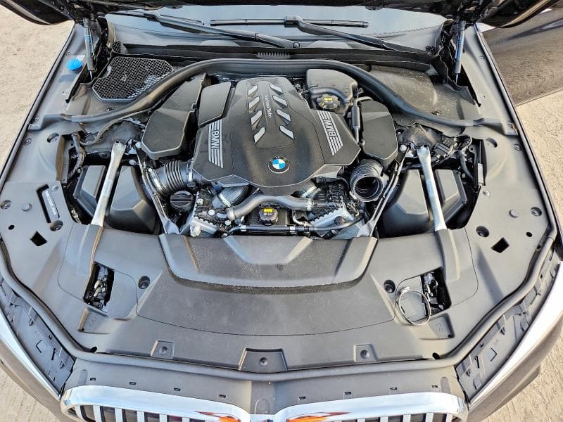 2021 BMW 750 XI 11