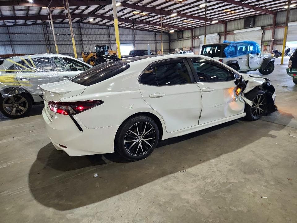 2022 TOYOTA CAMRY SE 3