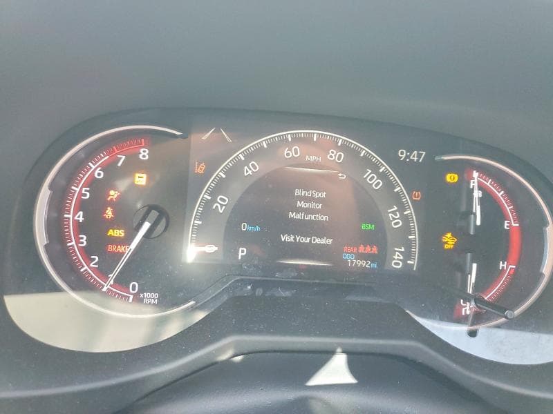 2024 TOYOTA RAV4 XLE 9