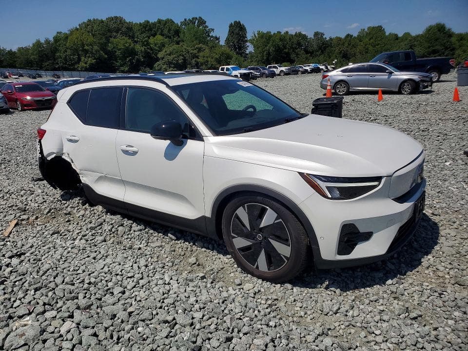 2026 VOLVO EX40 PLUS 4