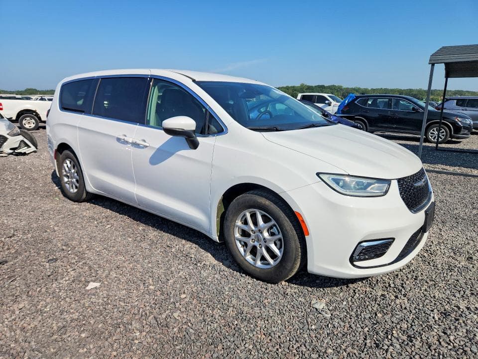 2023 CHRYSLER PACIFICA TOURING L 4