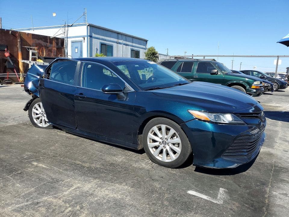 2019 TOYOTA CAMRY LE 4