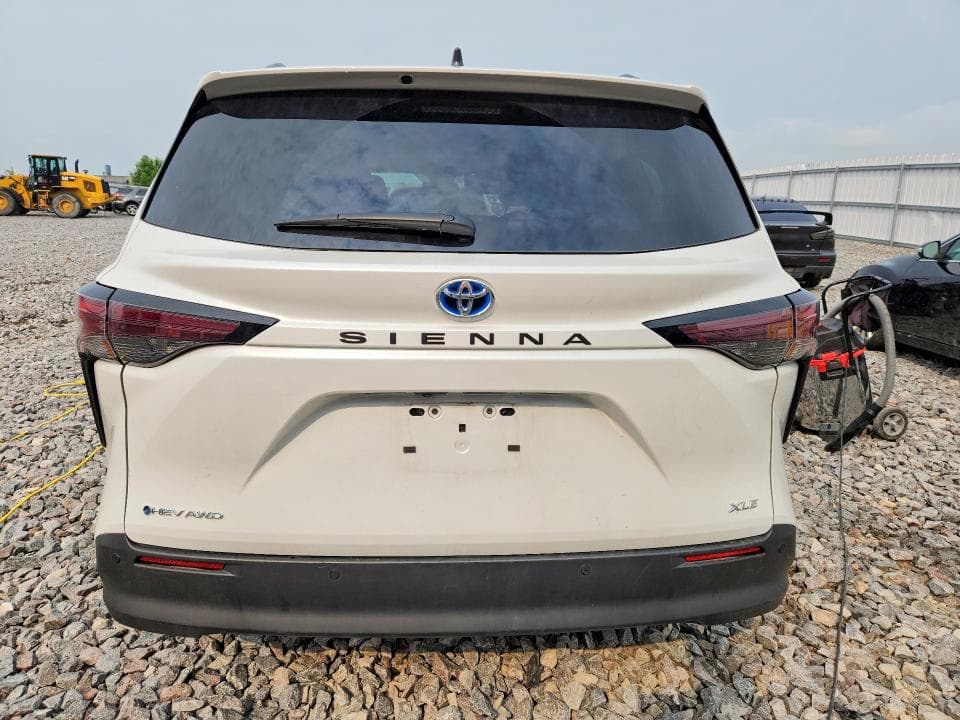 2025 TOYOTA SIENNA XLE 7-PASSENGER 6