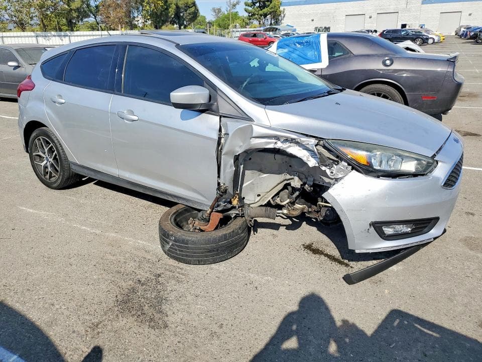 2017 FORD FOCUS SEL 4
