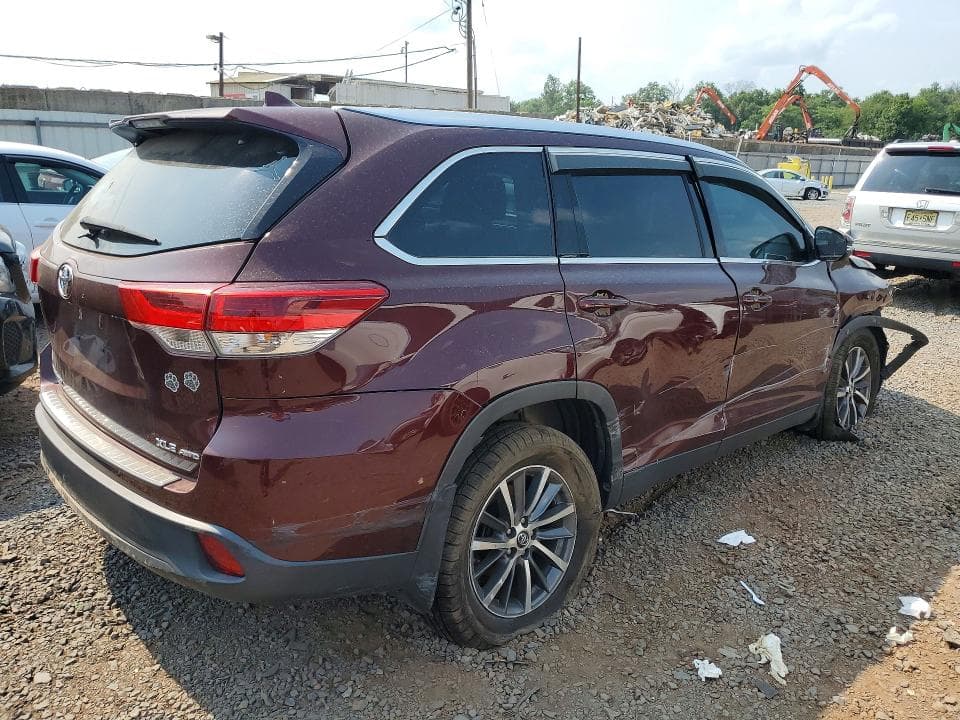 2019 TOYOTA HIGHLANDER XLE 3